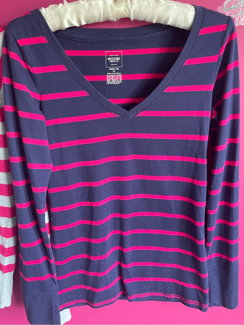 β¨2οΈβ£β¨ LongSleeve Striped V-Necks - Picture 4 of 6